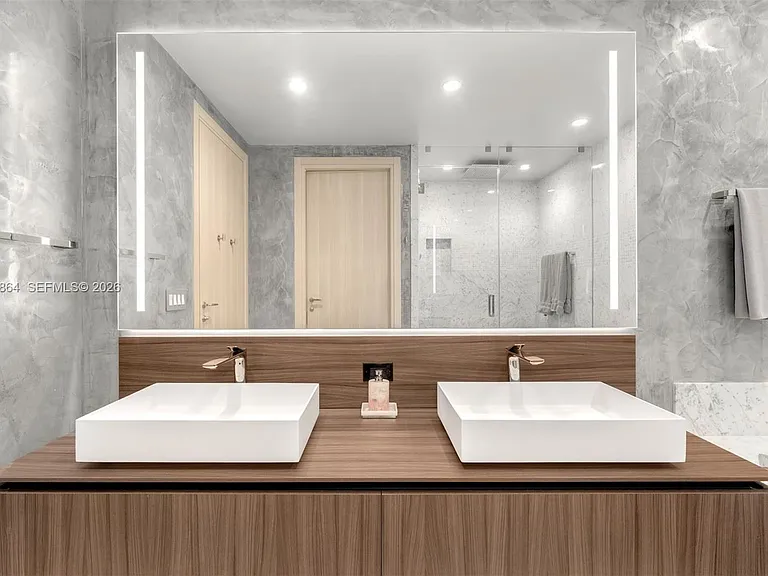 1000 Brickell Plz #Penthouse 5203 — Photo 15