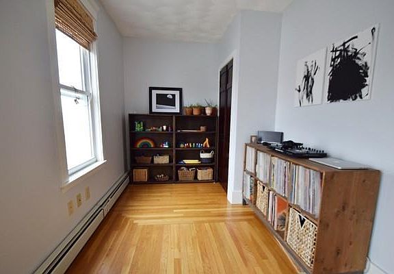 5th image of 64 Hyde Park Ave #2