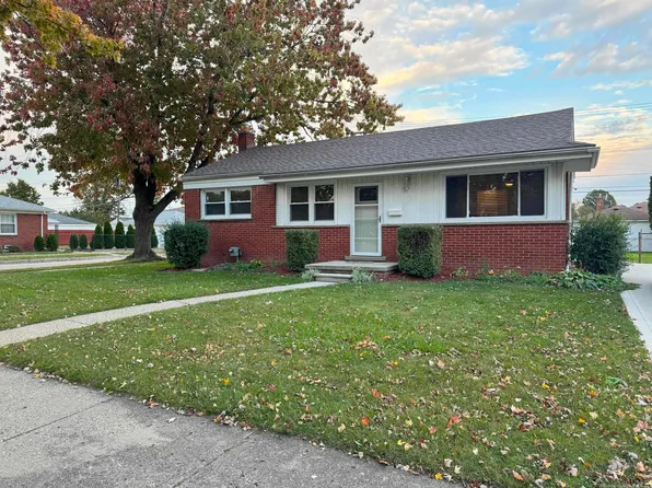 30100 Rosebriar St, Saint Clair Shores, MI 48082