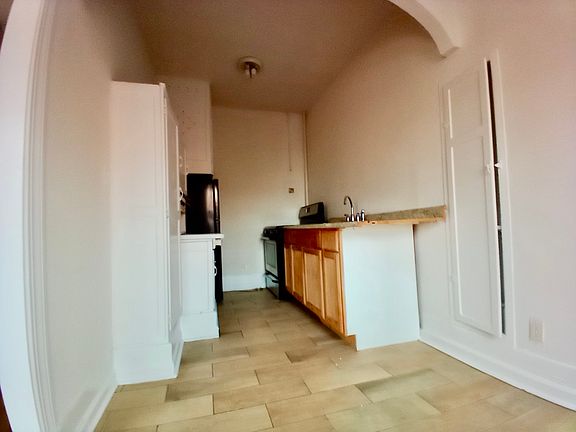 3rd image of 131 W Oak St APT 10
