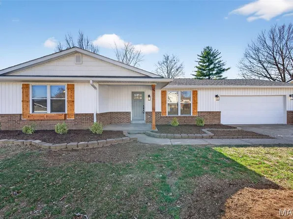 3050 Willow Wood Dr, Saint Charles, MO 63303