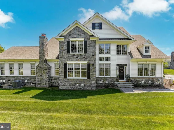 3858 Meadow View Farm Rd, Newtown Square, PA 19073