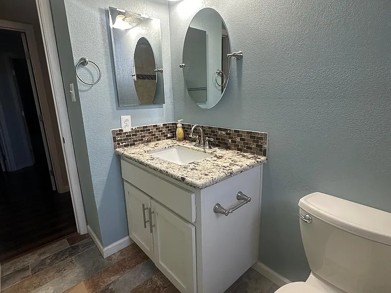 10485 S Del Valle Dr — Photo 14