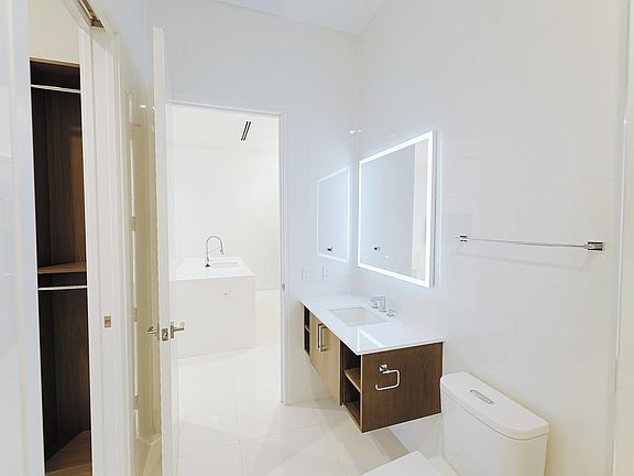 4th image of 401 S Old Woodward Ave #216