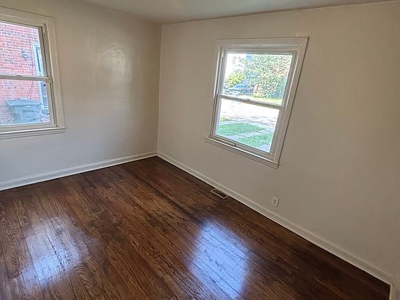 Dining room picture