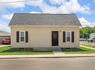 542 W Cherry St, Winfield, MO 63389