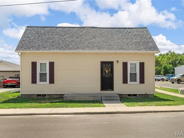 542 W Cherry St, Winfield, MO 63389