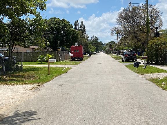 4th image of 842 NW 4th Ave