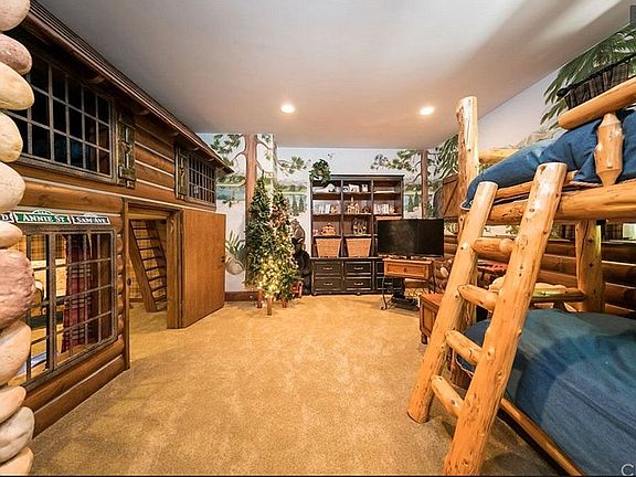 5th image of 1030 Beaver Ln