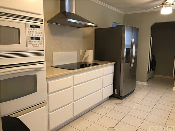 5th image of 23535 Balmoral Ln