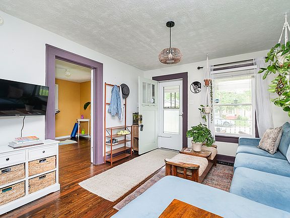 4th image of 4924 Primrose Ave