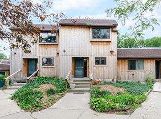 2143 Pauline Ct, Ann Arbor, MI 48103