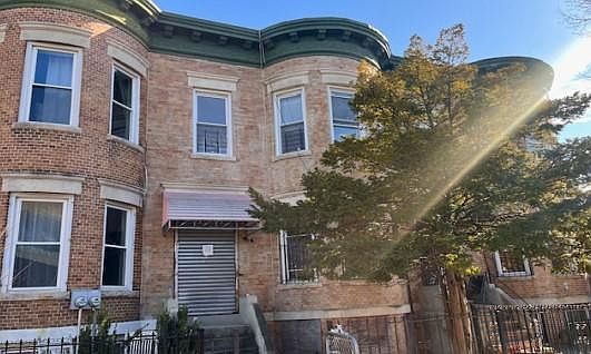 1st image of 53 E 31st St
