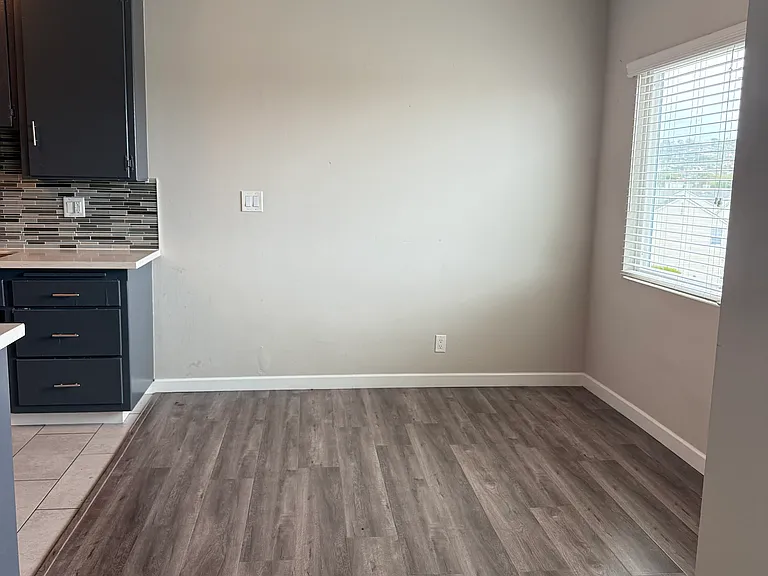 502 Avenue G — Photo 3