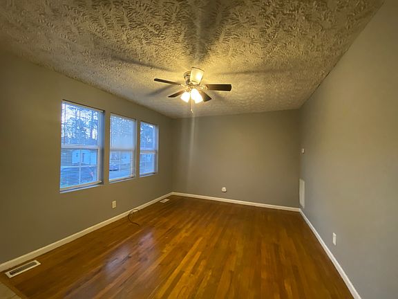 4th image of 305 S Summey St #305