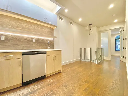 Rented by Doorway NYC, LLC | media 1