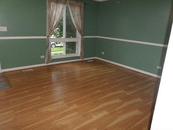 5th image of 419 Southwood Cir