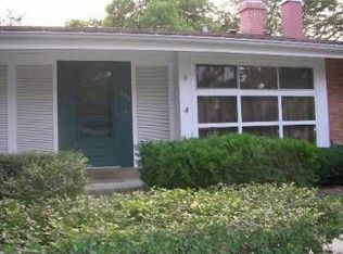 648 Spring Rd, Glenview, IL 60025