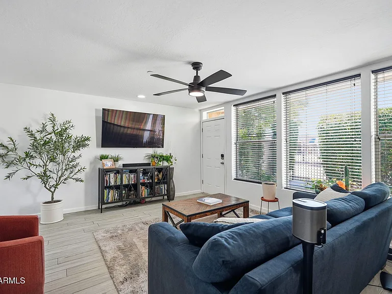 2929 N 39th St #6 — Photo 4