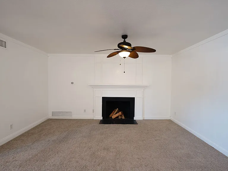 719 Esther Way — Photo 10