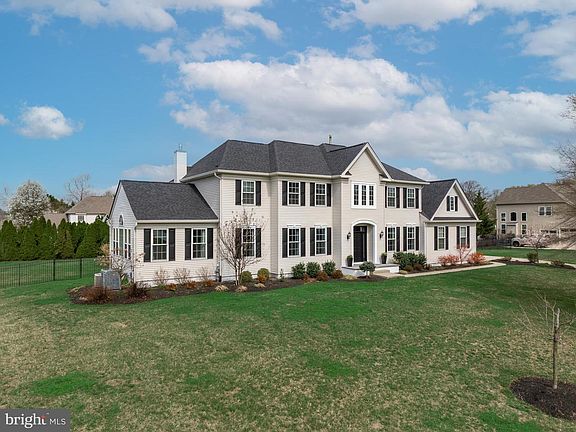 2nd image of 5 Periwinkle Pl