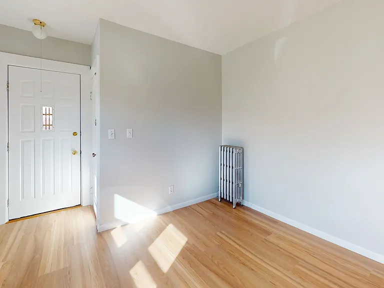 897 Canterbury St — Photo 5