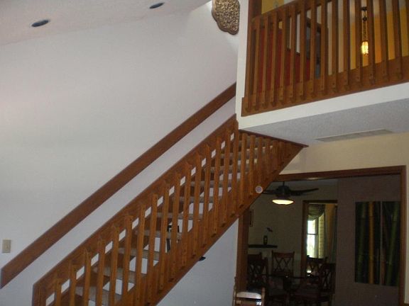 3rd image of 15590 Thornwood Dr