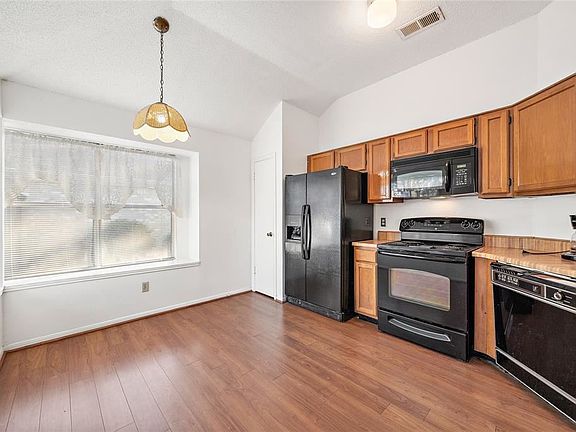 5th image of 3106 Wood Fox Dr