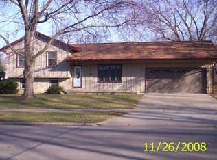 3506 Boulder Dr, Cedar Falls, IA 50613