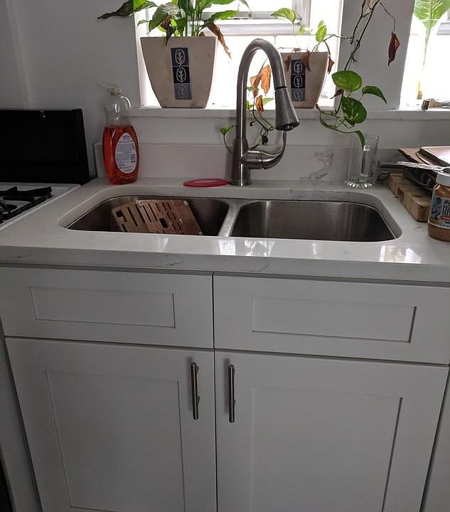 Deep double sink with dishwasher