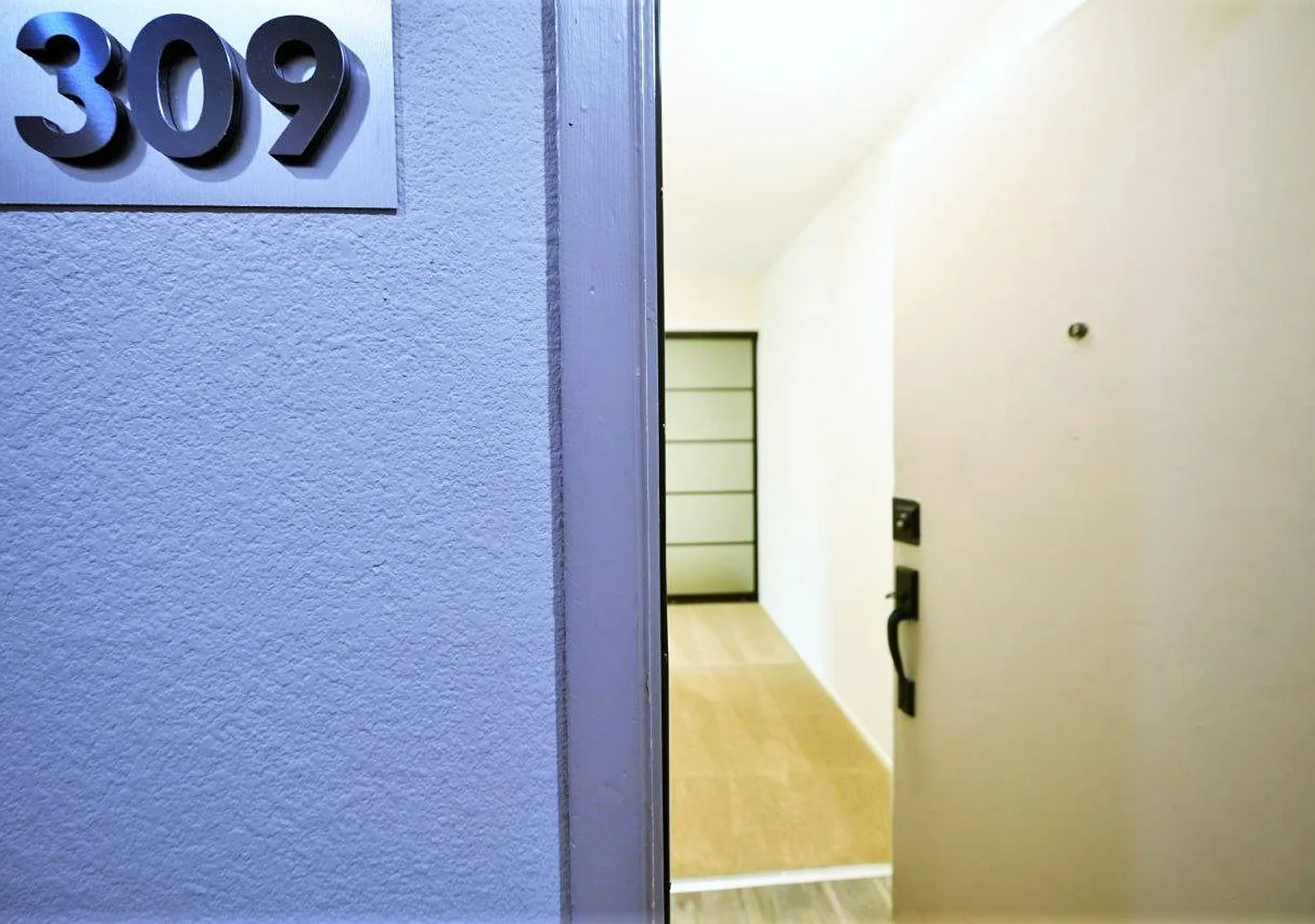 95 Linda Apartments — Photo 2