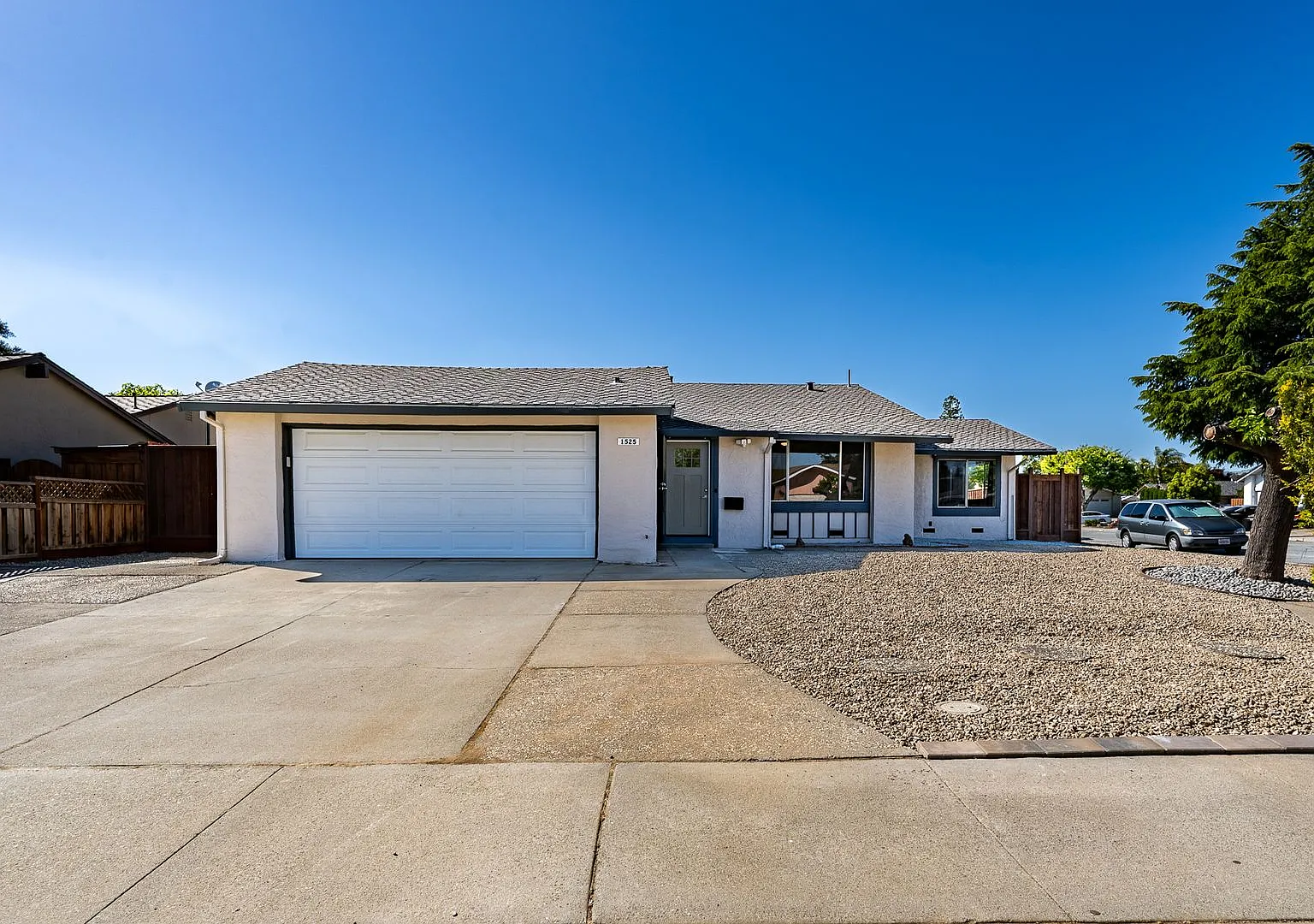 All Remodeled 4 Bedroom Home near Nordstrom Elementary School! — Photo 2