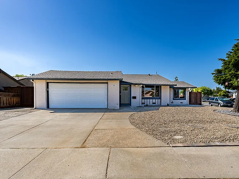 1525 Jasmine Way — Photo 2