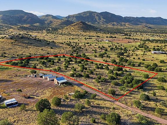 3rd image of 104 Warbonnet Rd