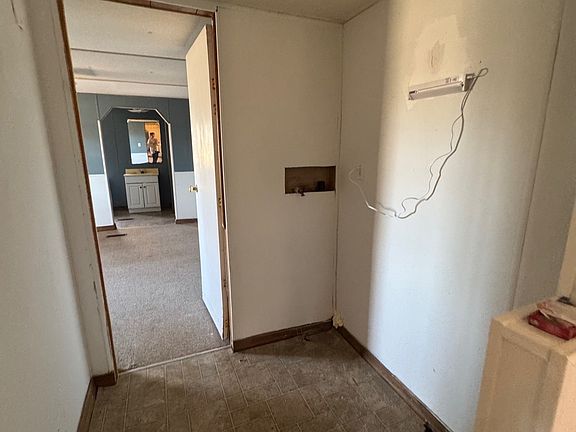 5th image of 593 Ayers Rd