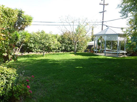 2nd image of 4944 Dickinson Dr