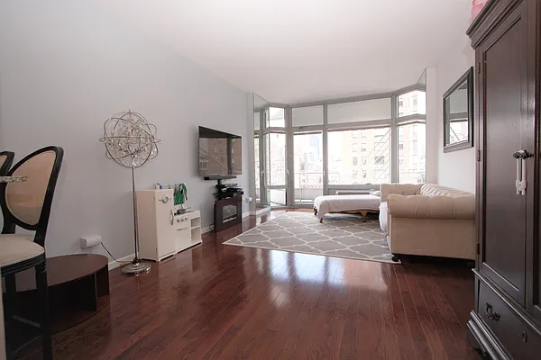 Rented by R New York | media 4