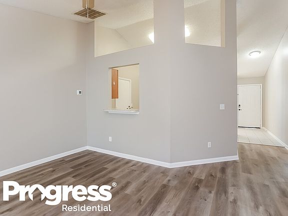 4th image of 469 Shamrock Ave S