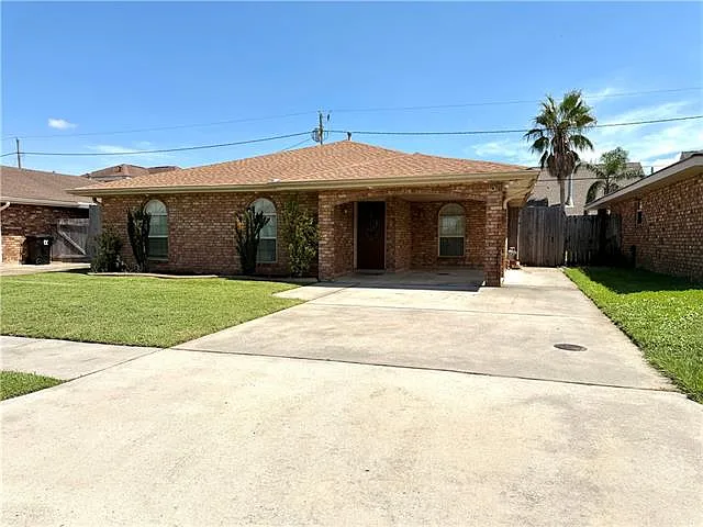 3 bed, 2.0 bath, 1137 sqft, $2,000 — Photo 2