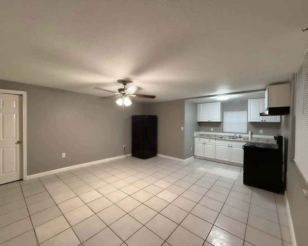 Building Photo - 1039 Edison Dr #2