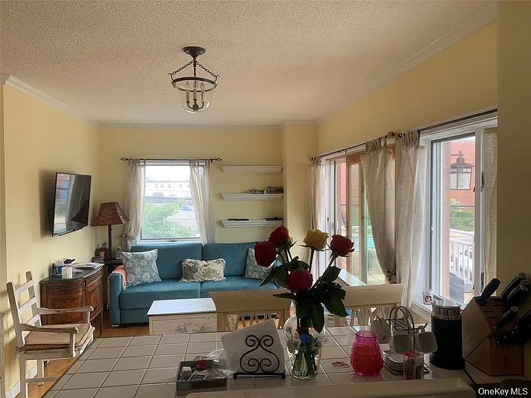 780 W Broadway #2D — Photo 6