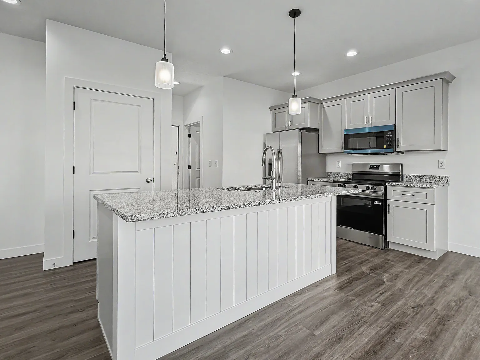 53 West — Photo 2