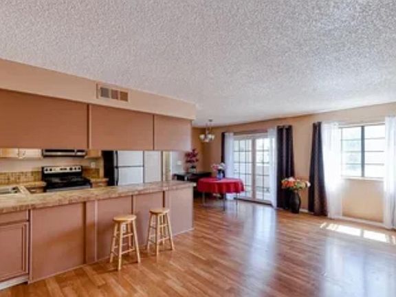 4th image of 101 N Luna Way