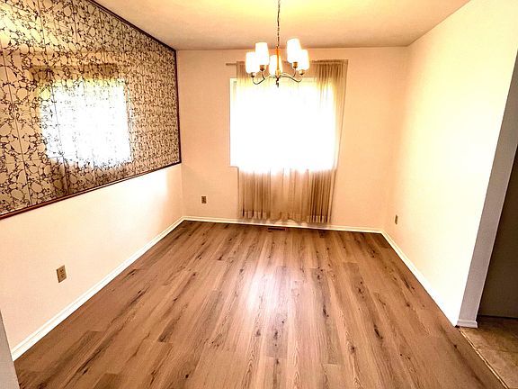 3rd image of 1363 Robinson Dr