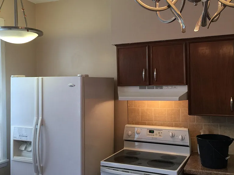 615 Mohawk St — Photo 6