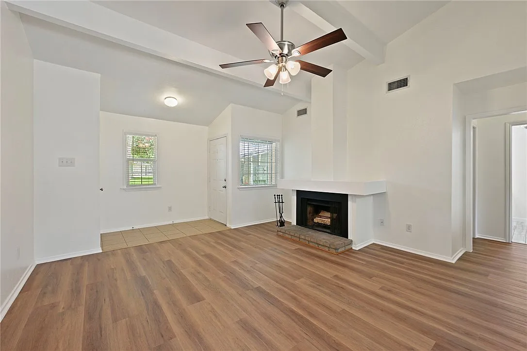 2 bed, 1062 sqft, $1,500 — Photo 3
