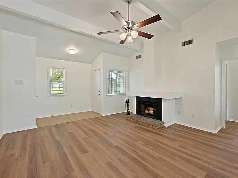2800 Longmire Dr #9 — Photo 3