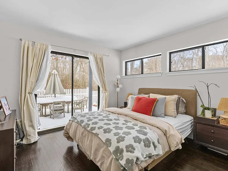 79 Spring Pond Ln — Photo 11