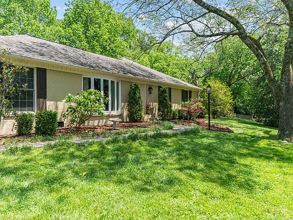 2nd image of 506 Clematis Dr