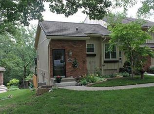 246 NE Bayview Dr, Lees Summit, MO 64064